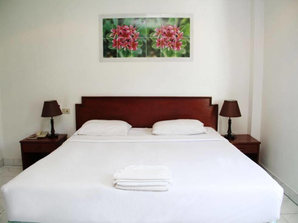 Welcome Inn Hotel @ Karon Beach. Single Room From Only 500 Baht Пхукет Экстерьер фото