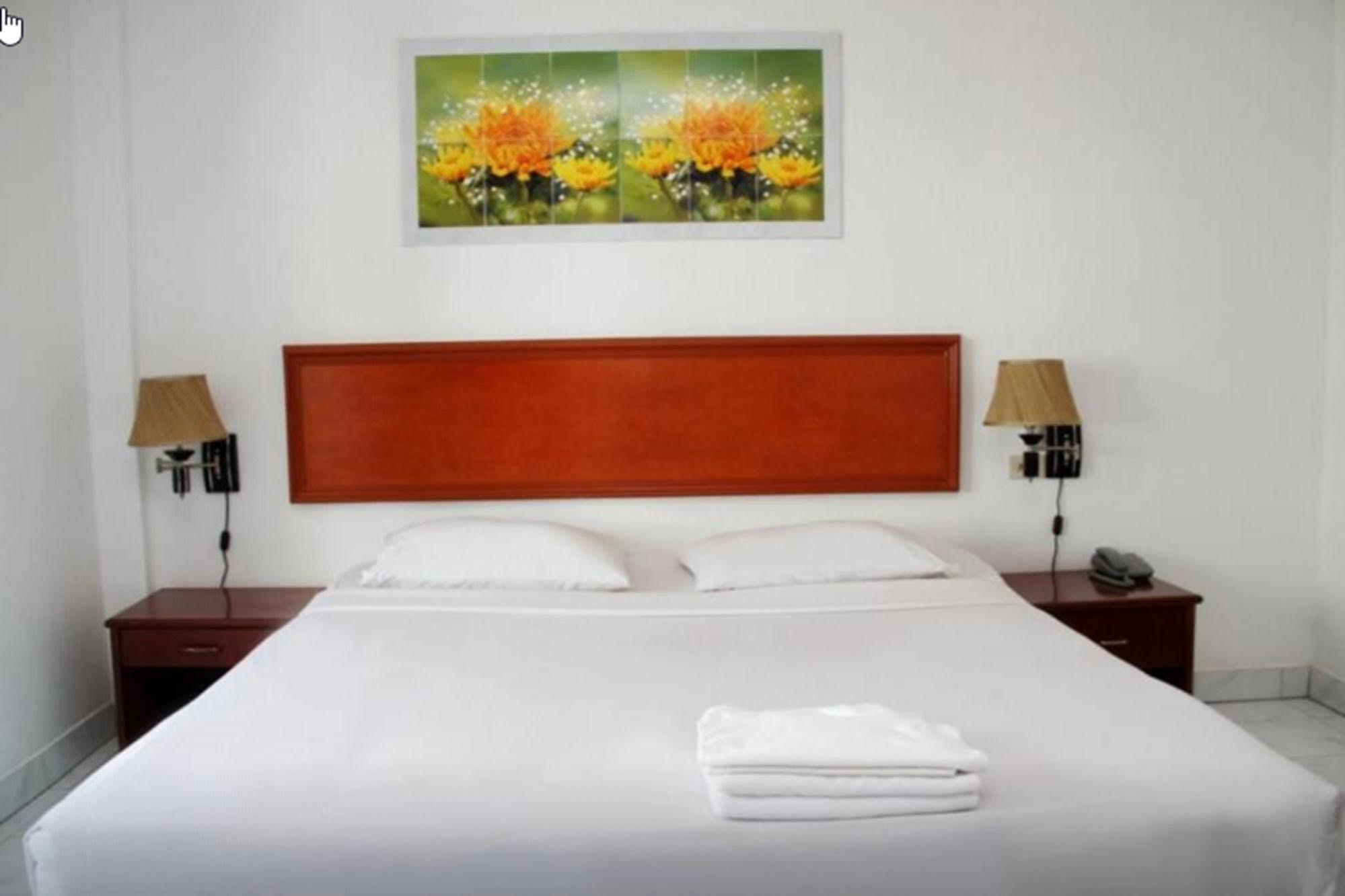 Welcome Inn Hotel @ Karon Beach. Single Room From Only 500 Baht Пхукет Экстерьер фото
